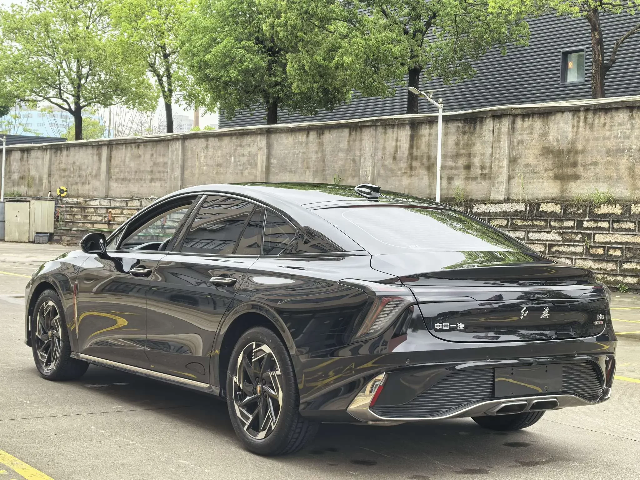 Hongqi H6