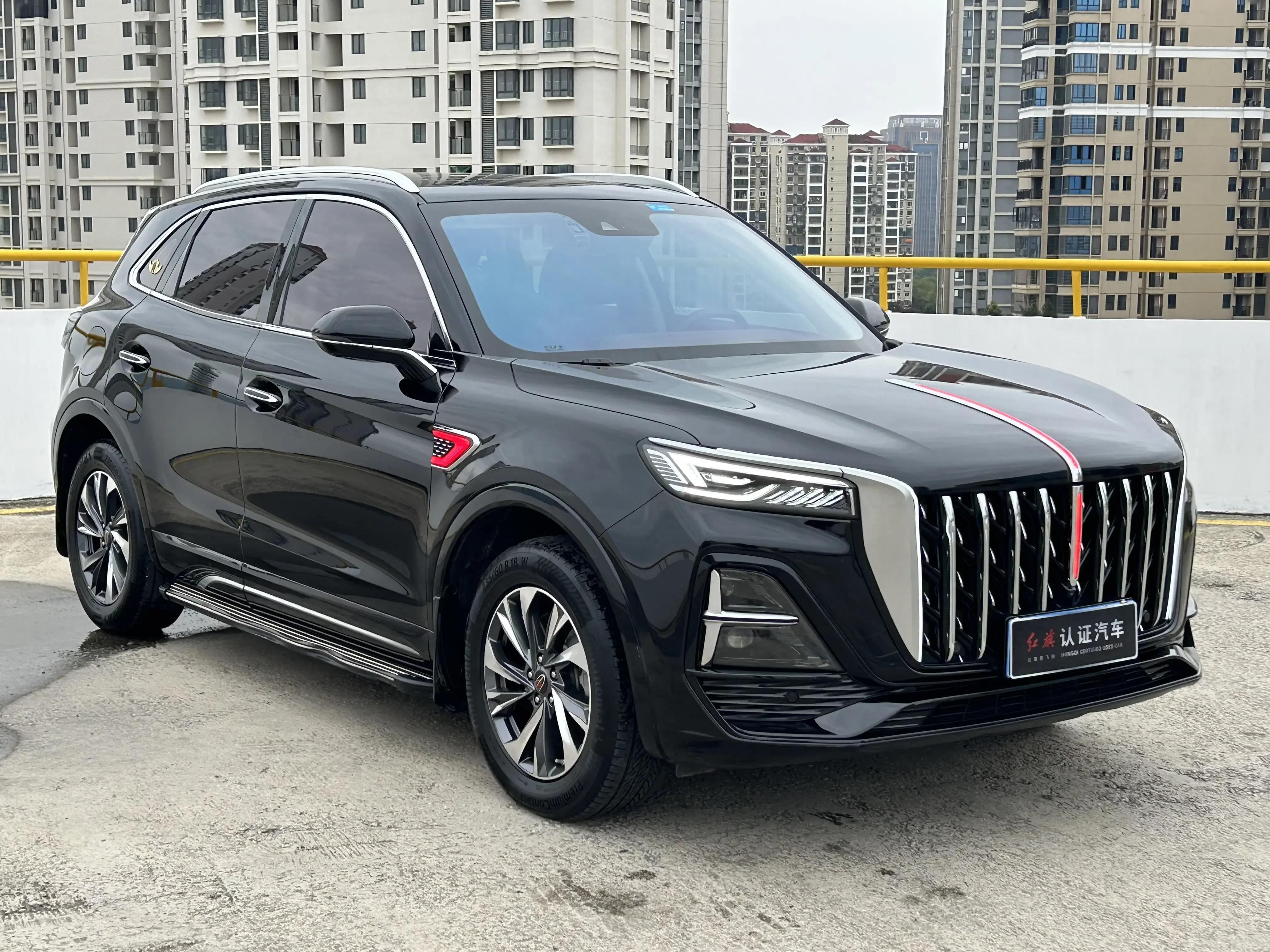 Hongqi HS5