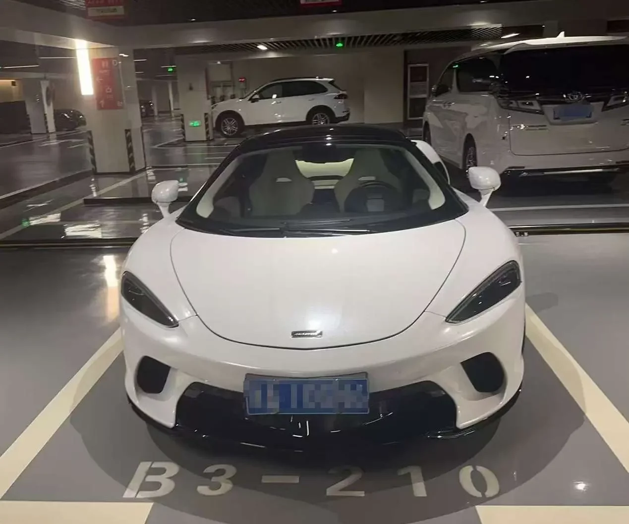 McLaren GT