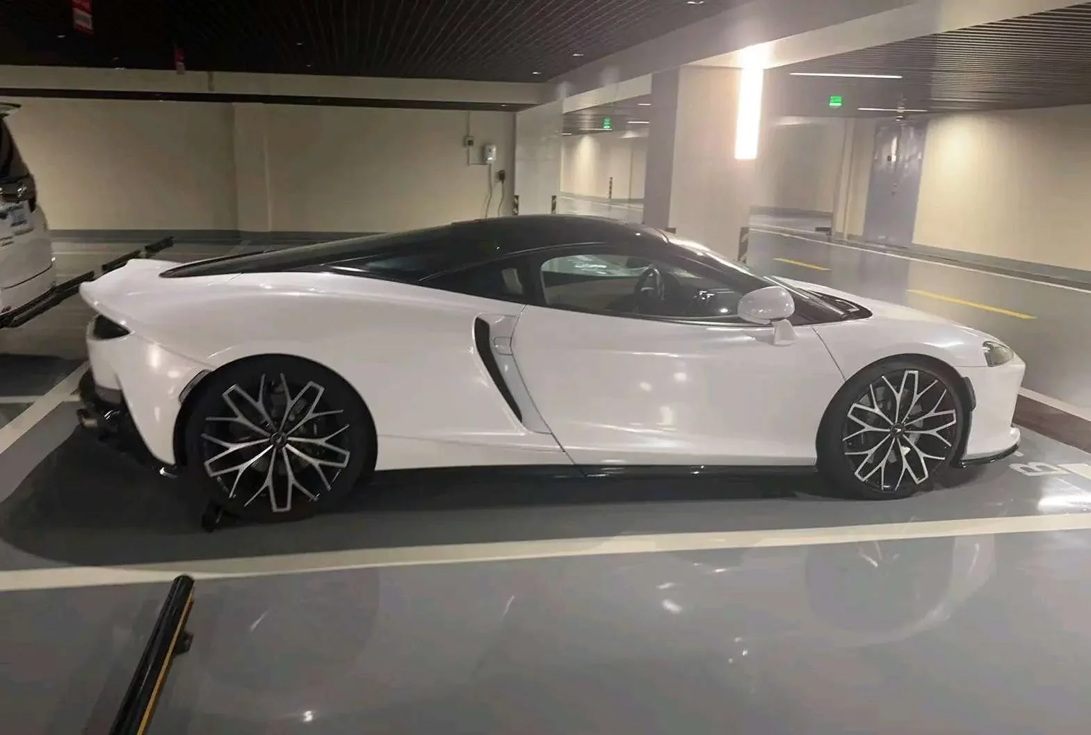 McLaren GT