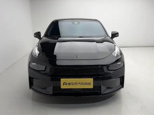 Lynk & Co 03