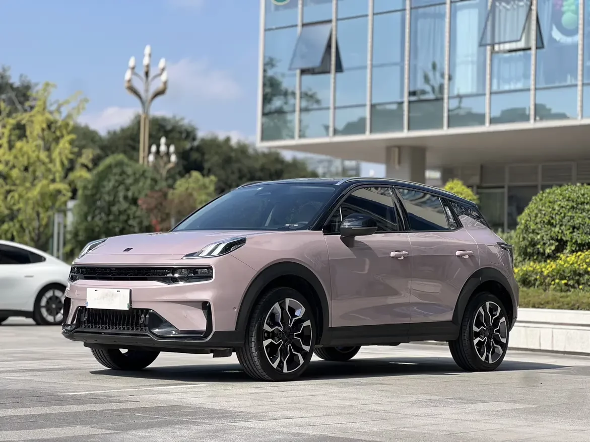 Lynk & Co 06