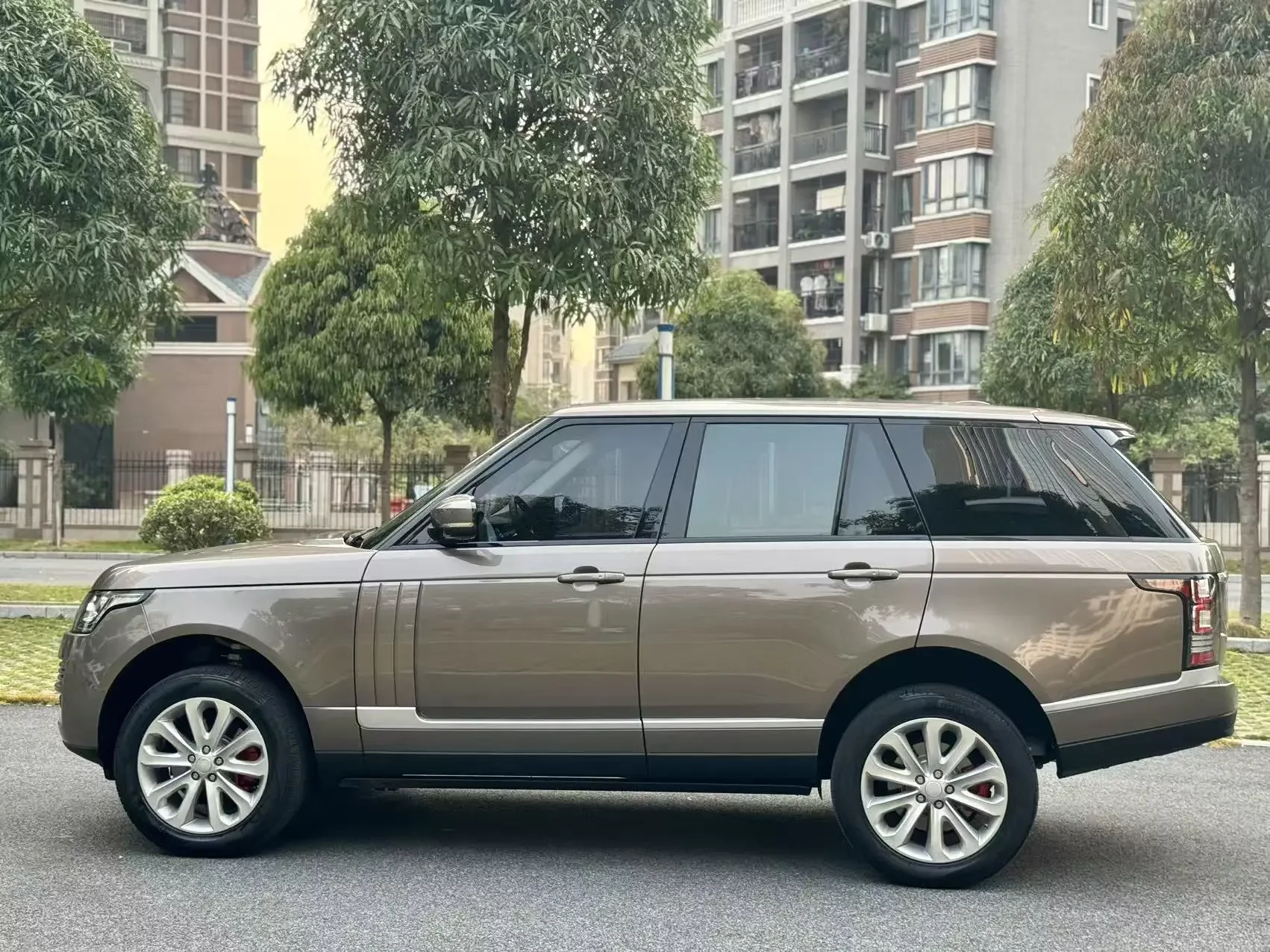 Land Rover range rover