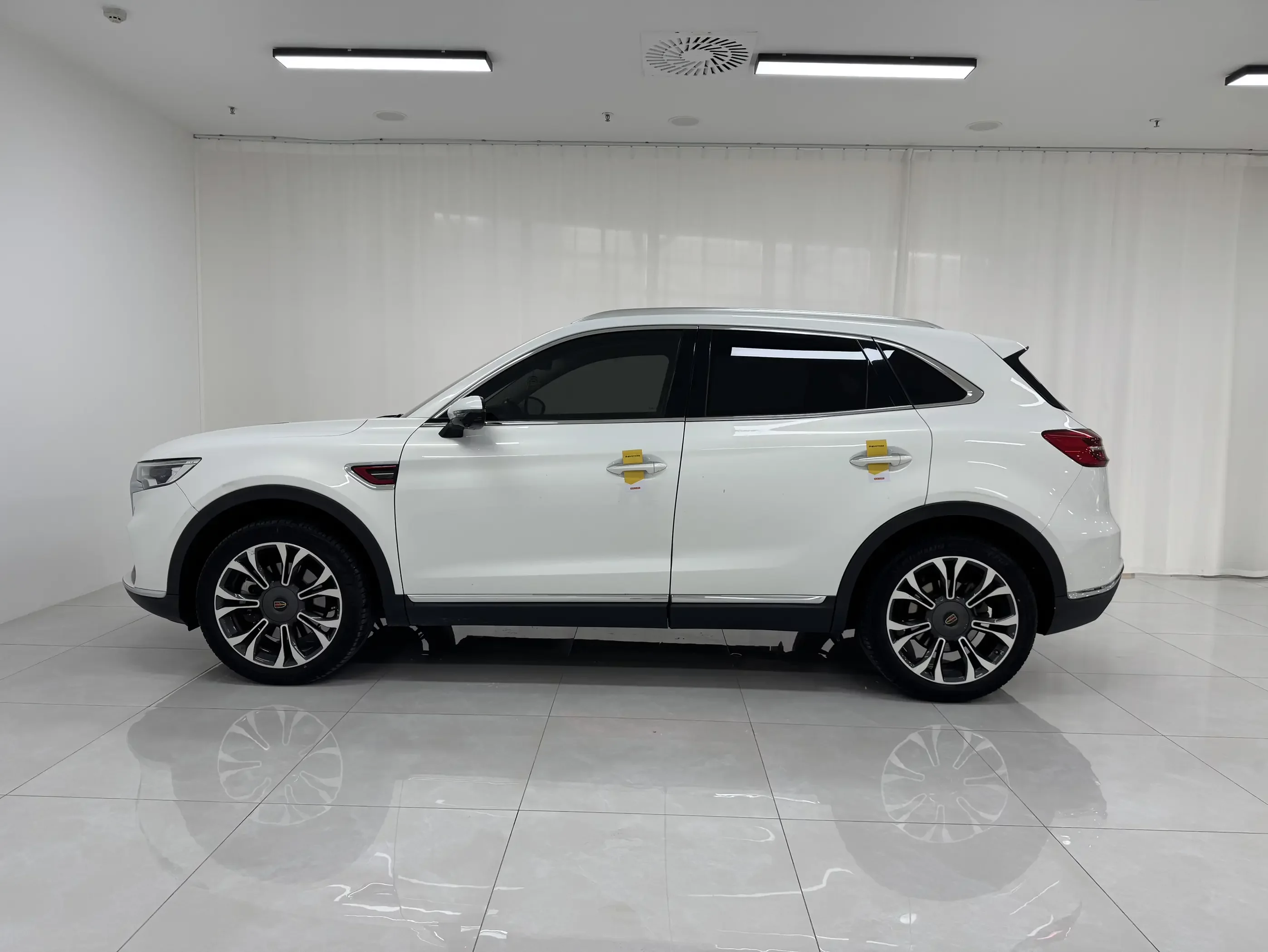 Hongqi HS5