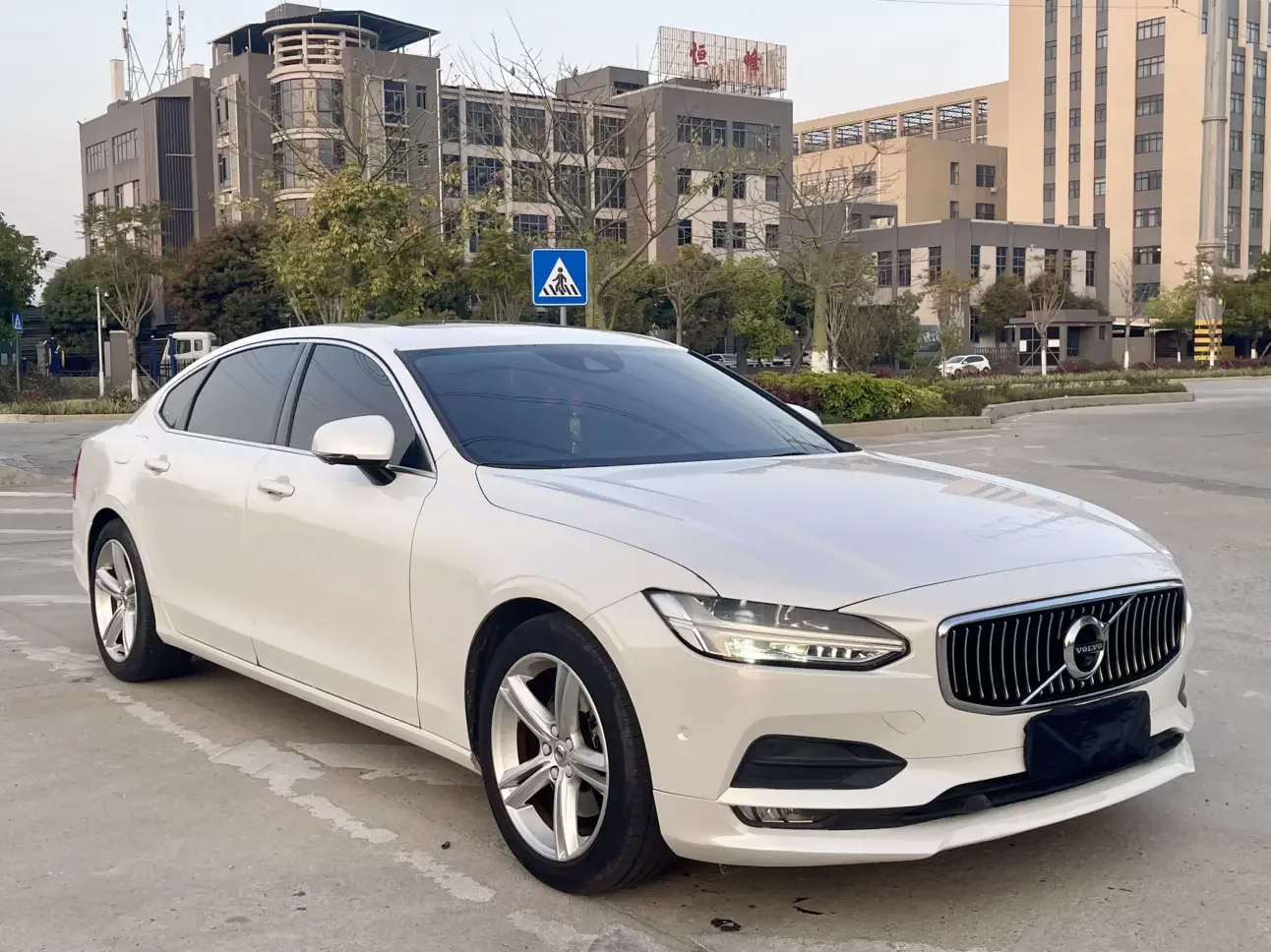 Volvo S90