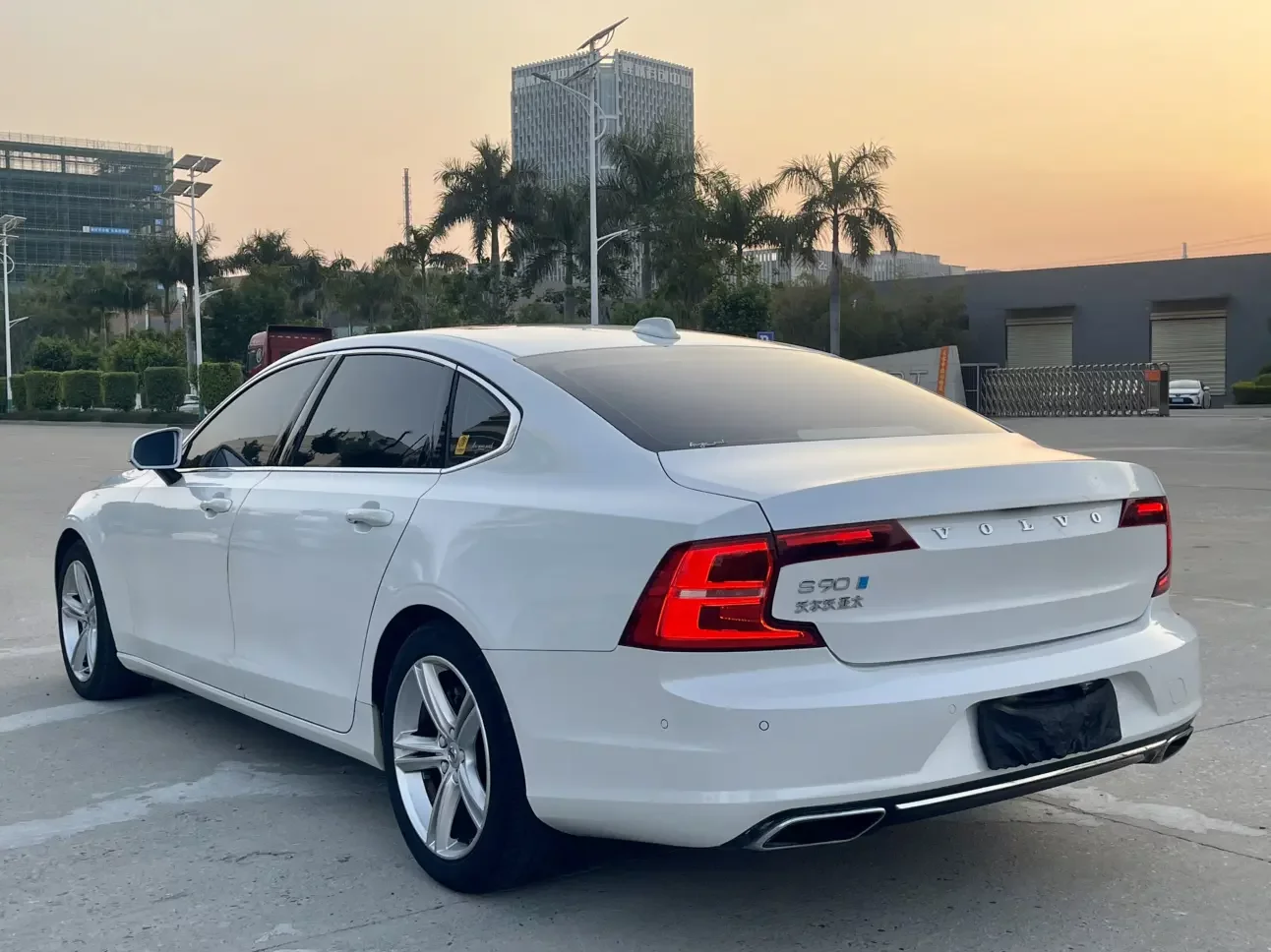 Volvo S90