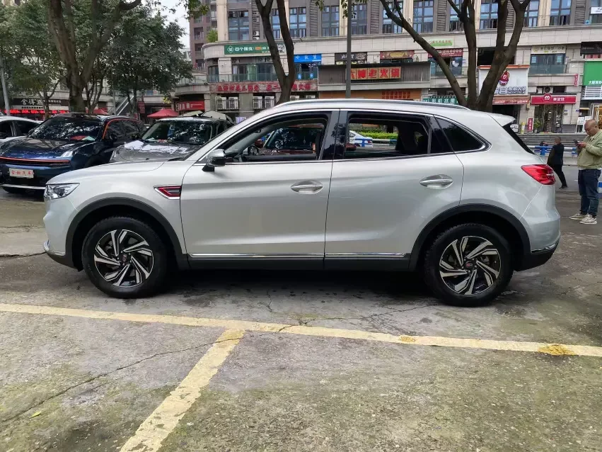 Hongqi HS5