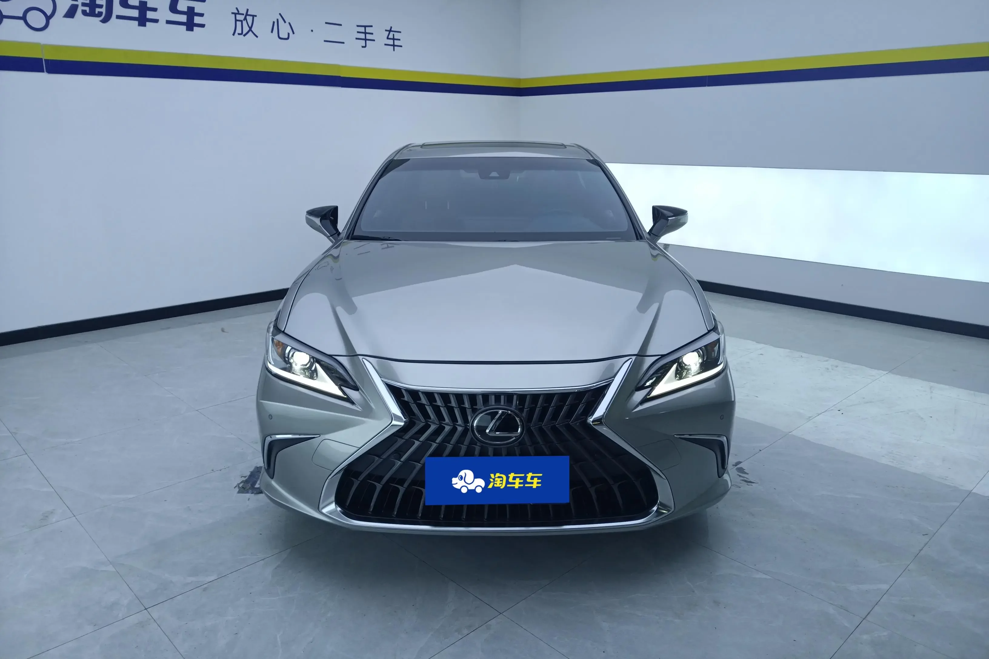 Lexus ES