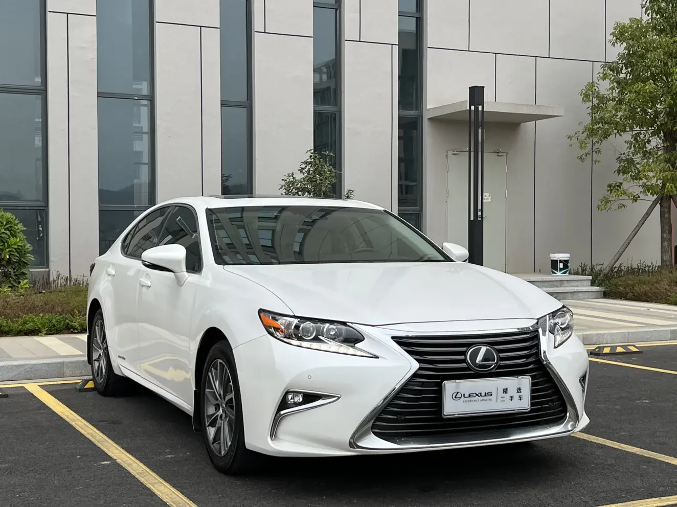 Lexus ES