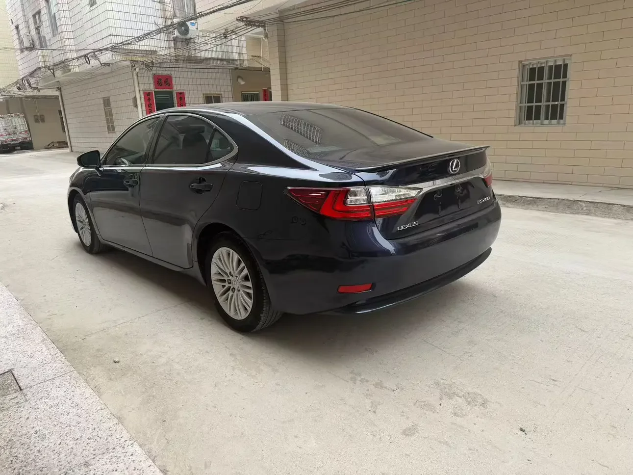 Lexus ES