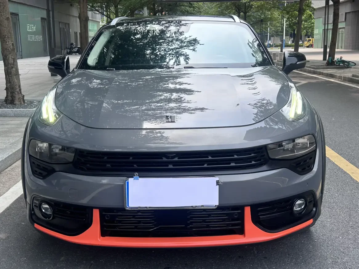 Lynk & Co 02