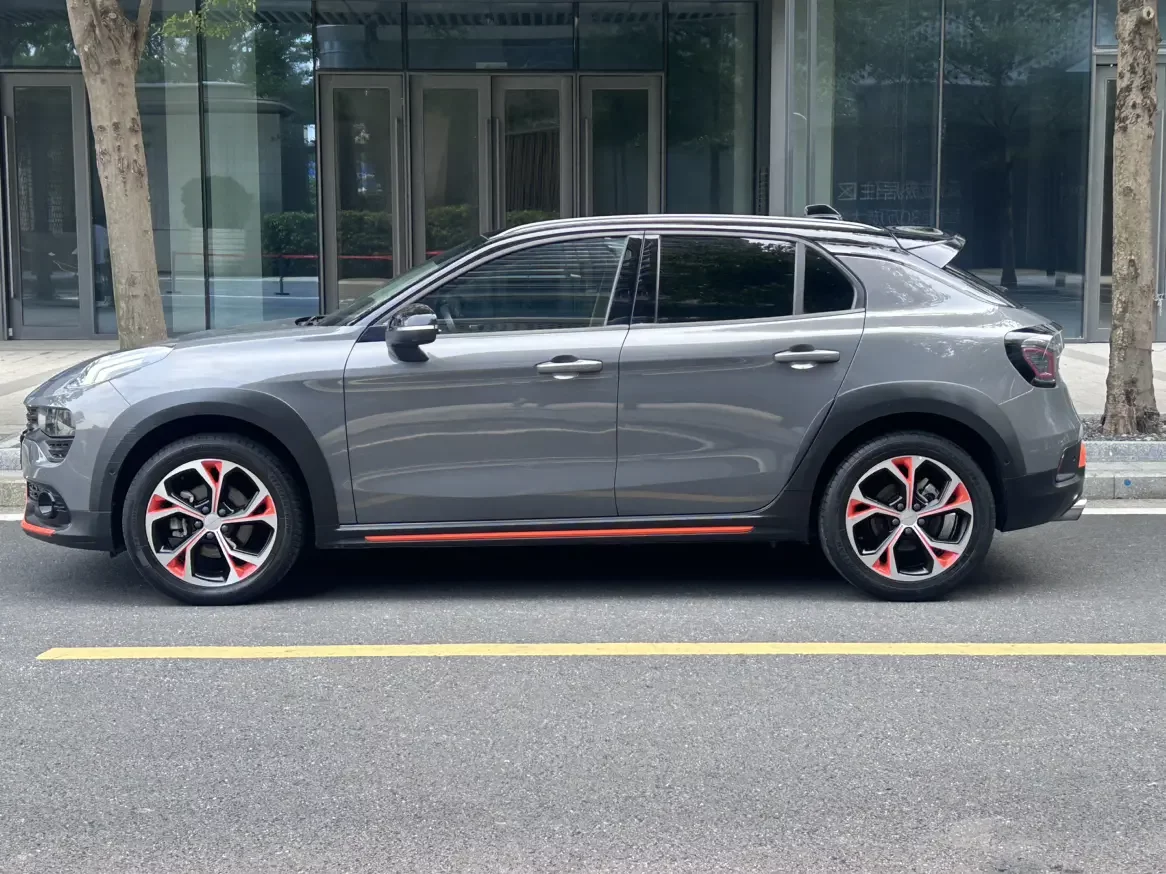 Lynk & Co 02
