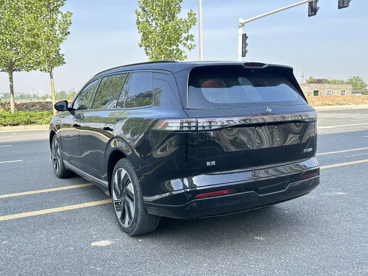 Dongfeng eπ008
