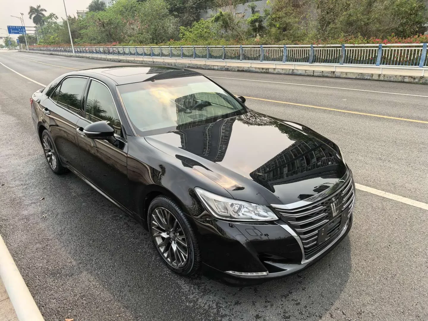 Toyota crown