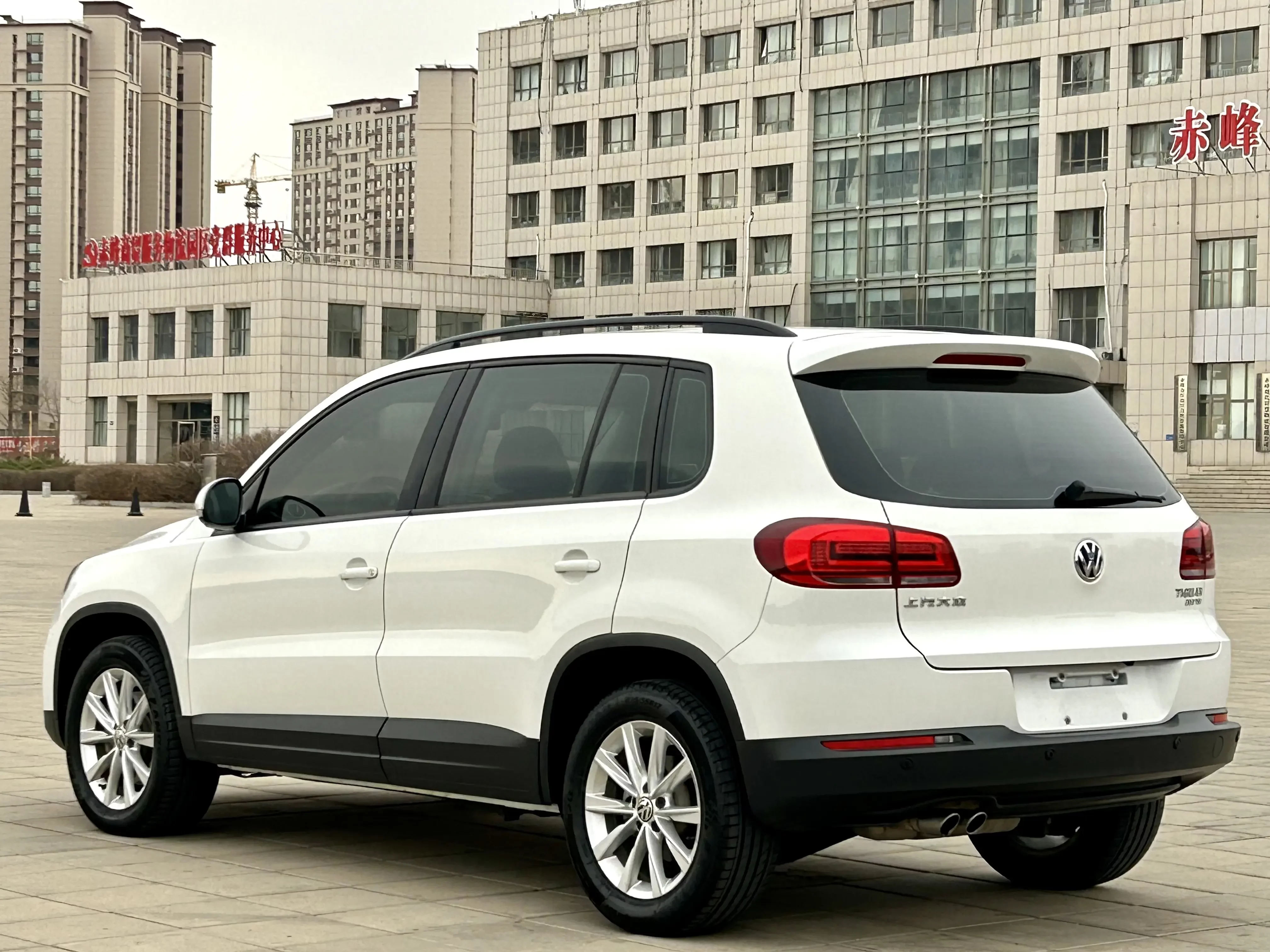 Volkswagen Tiguan (Tharu)