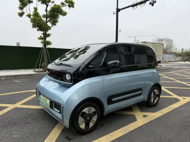 Baojun E300