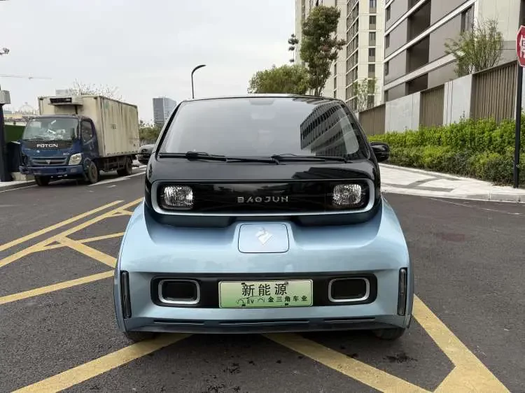 Baojun E300