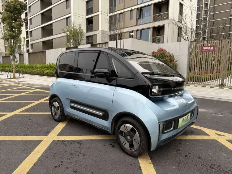 Baojun E300