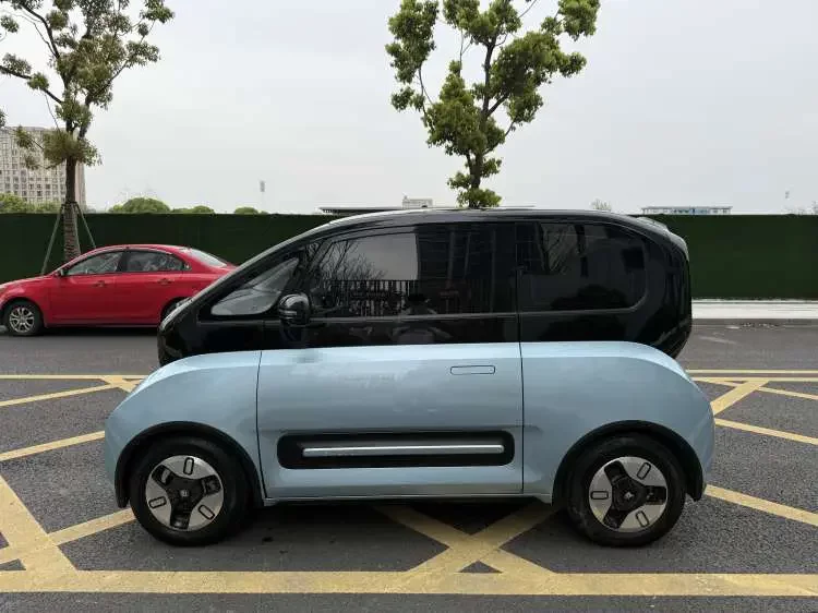 Baojun E300