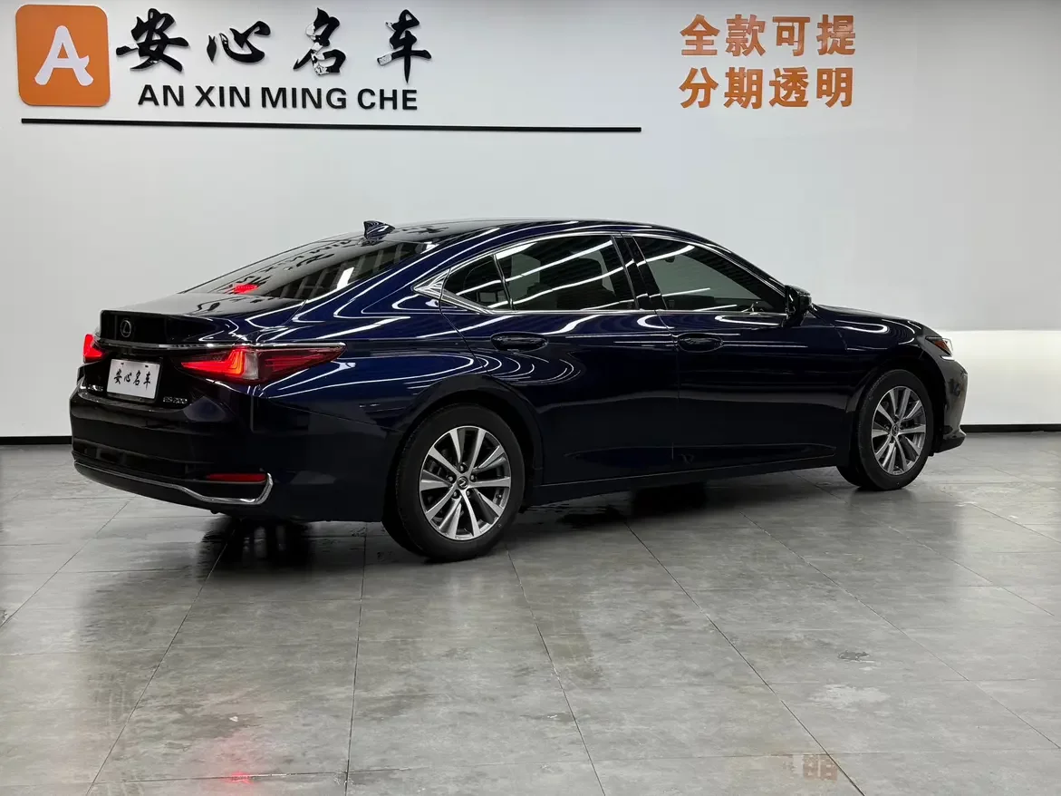 Lexus ES
