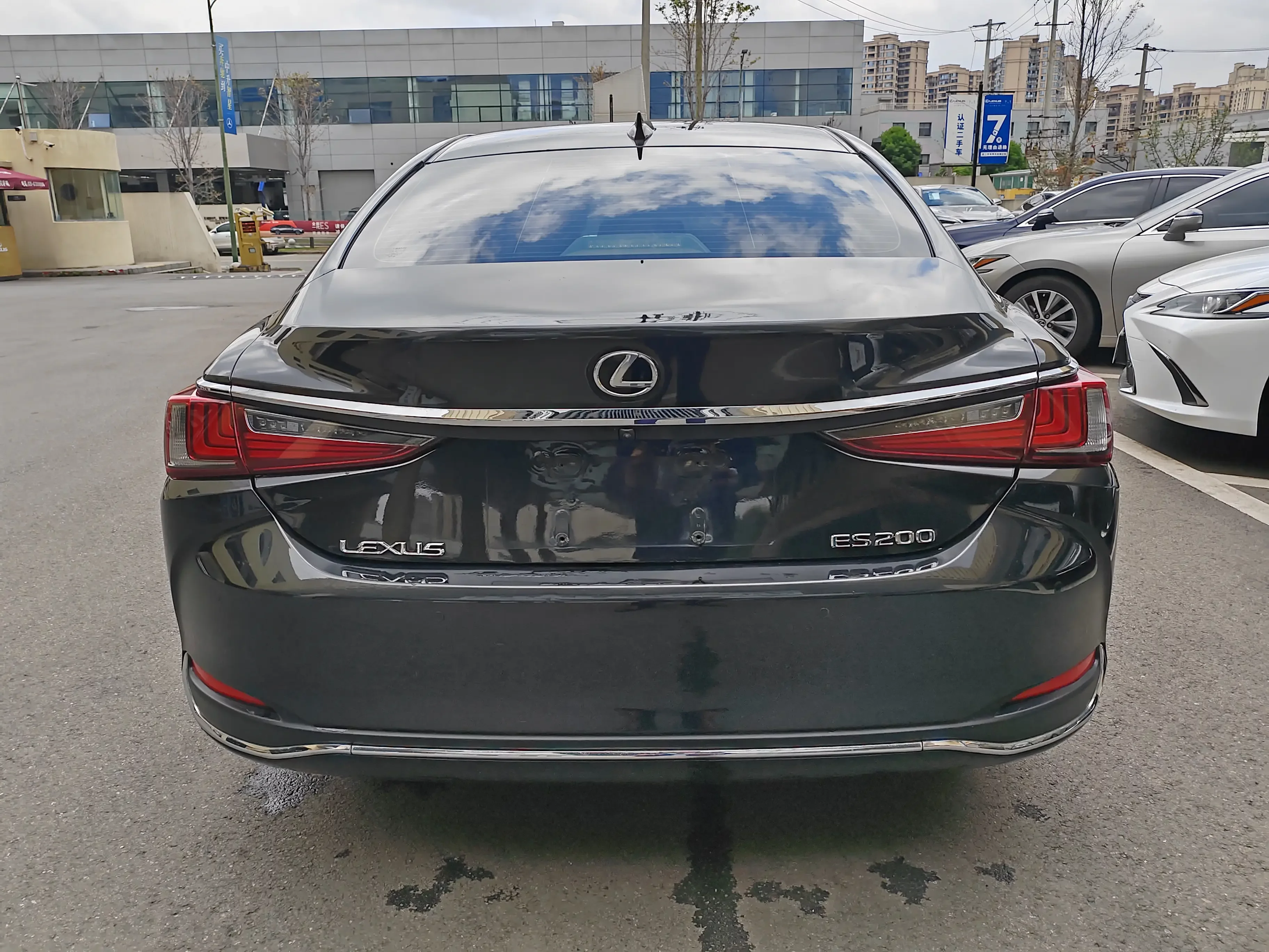 Lexus ES