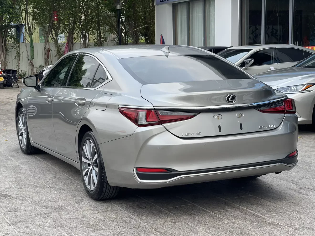Lexus ES