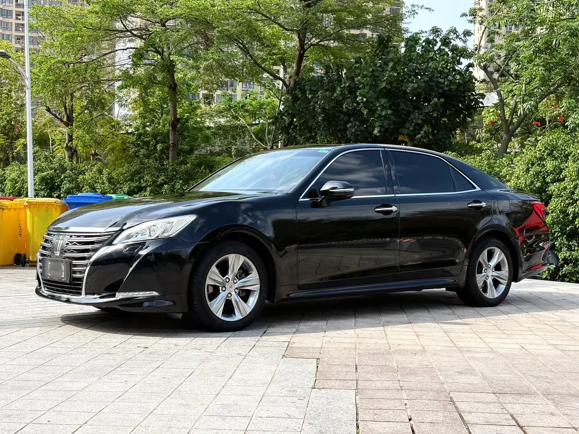 Toyota crown