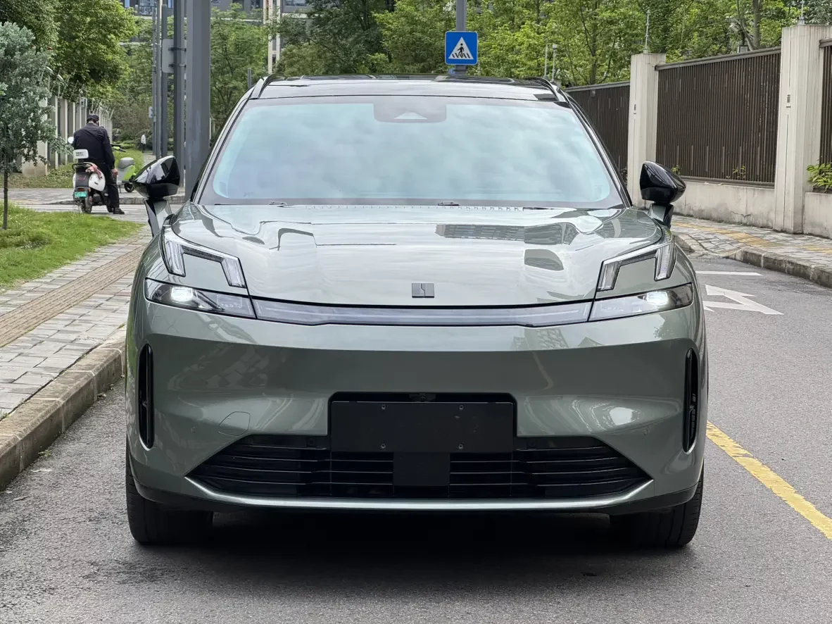 Lynk & Co 08 EM-P