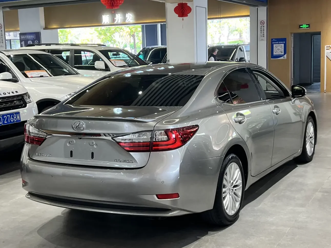 Lexus ES