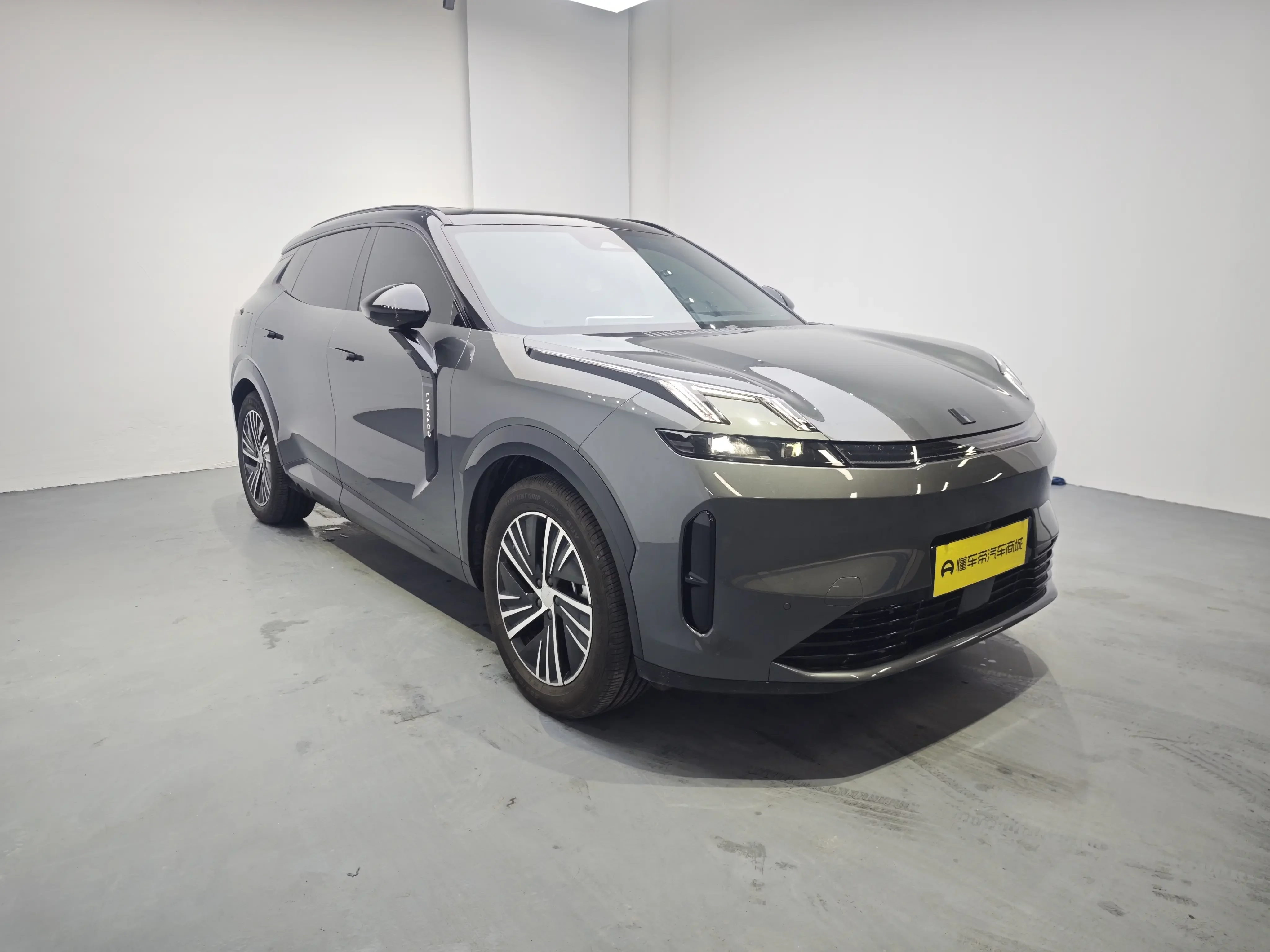 Lynk & Co 08 EM-P