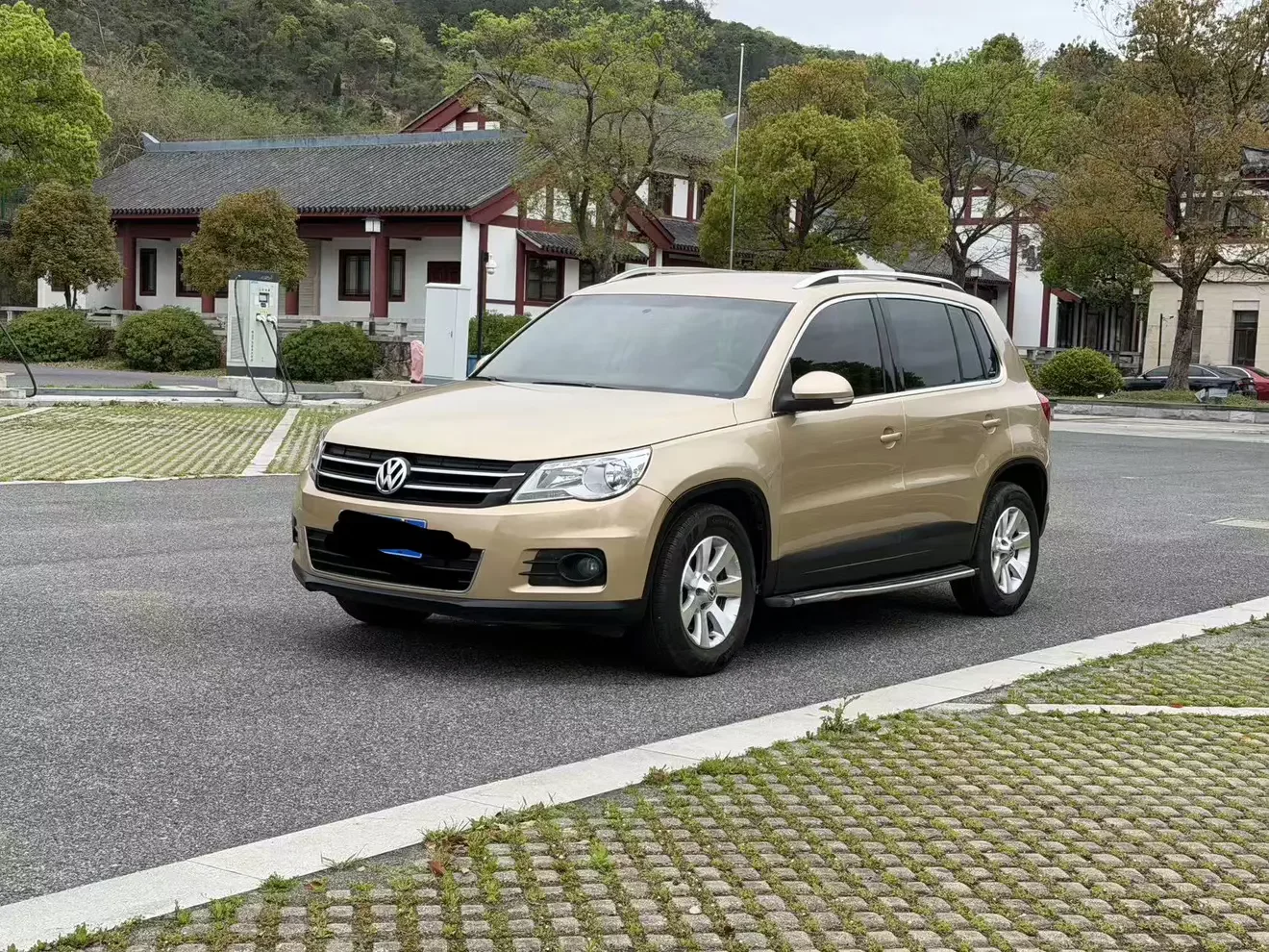 Volkswagen Tiguan (Tharu)
