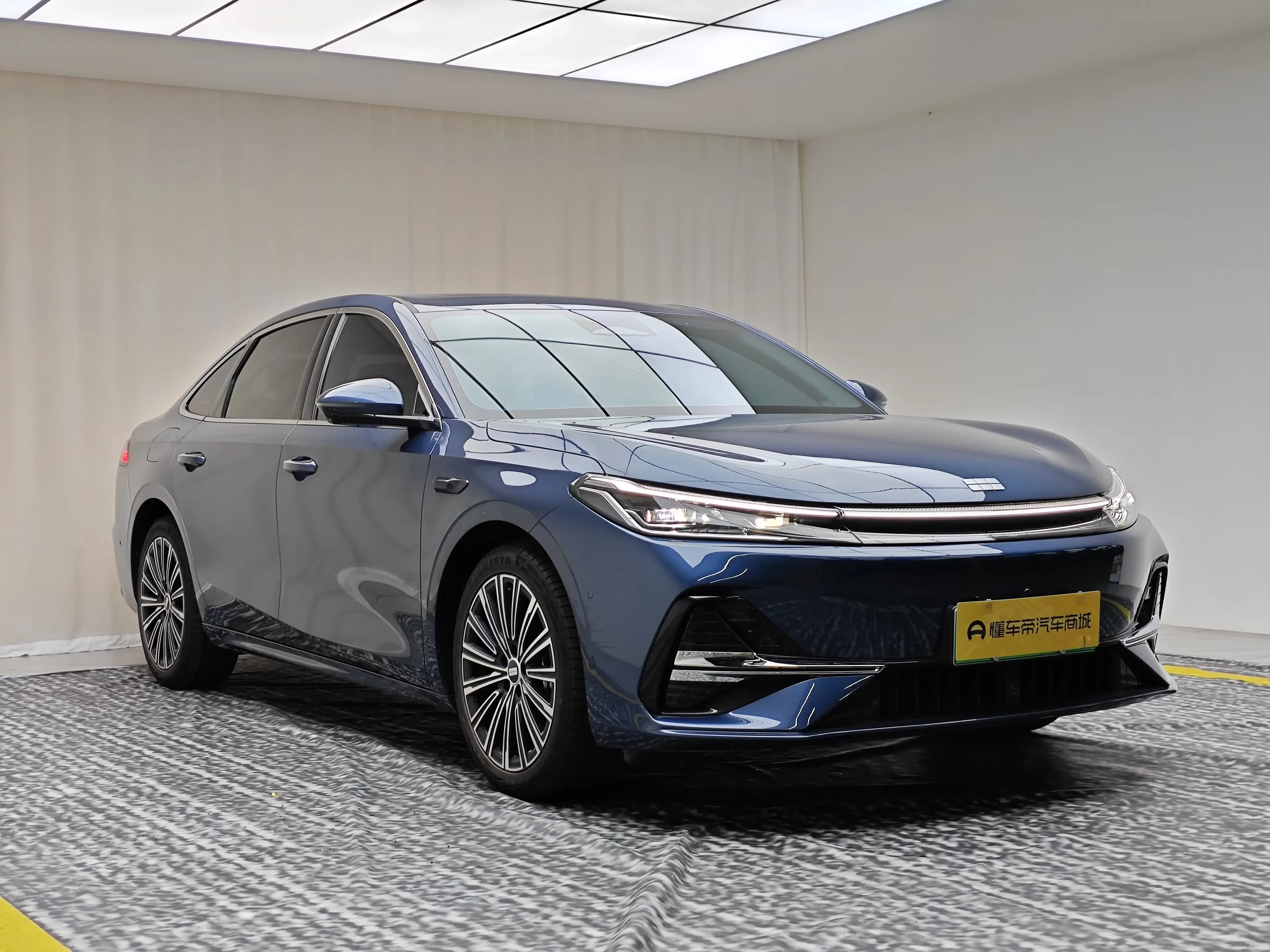 Geely Galaxy A7 EM