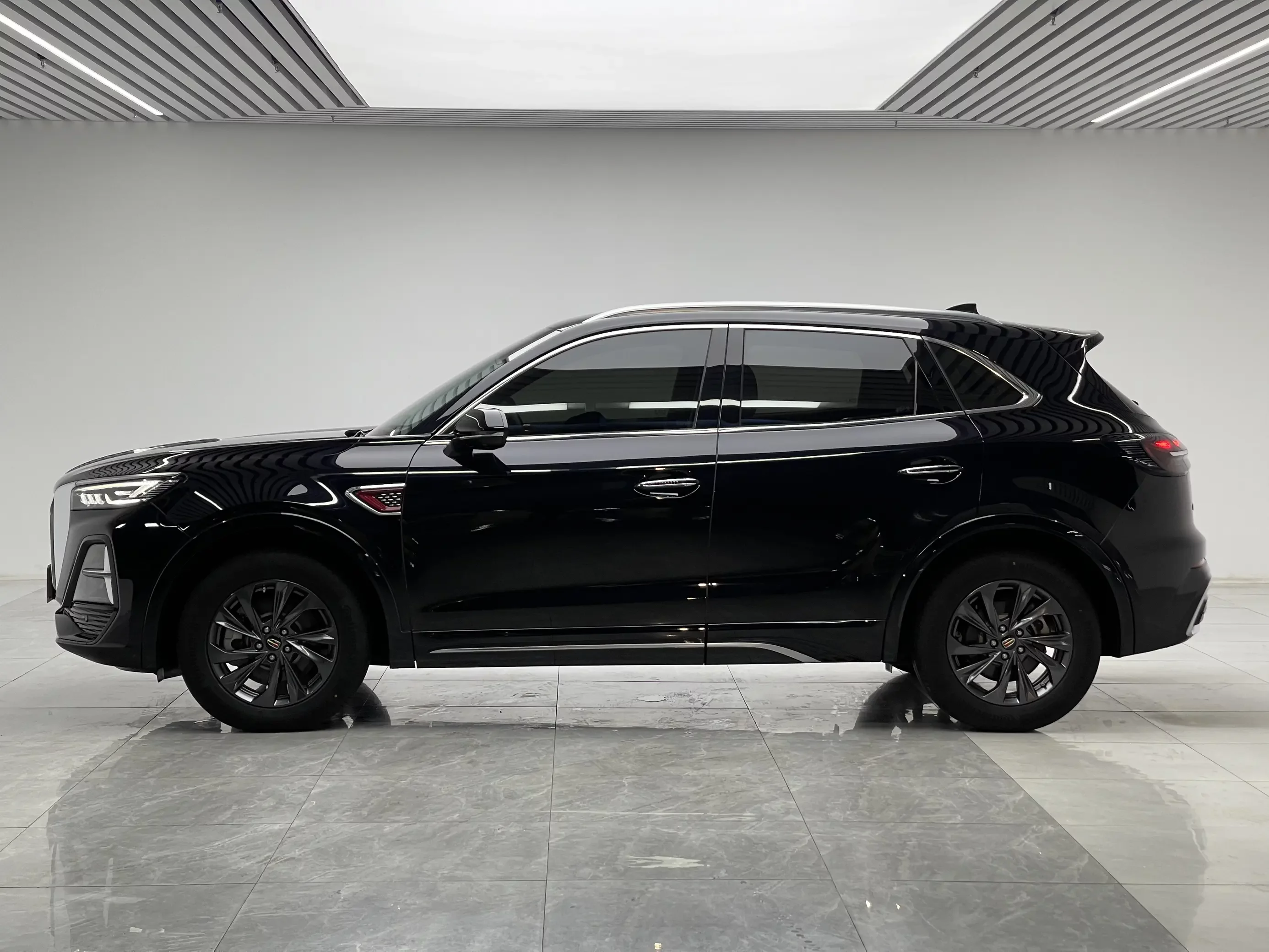 Hongqi HS5