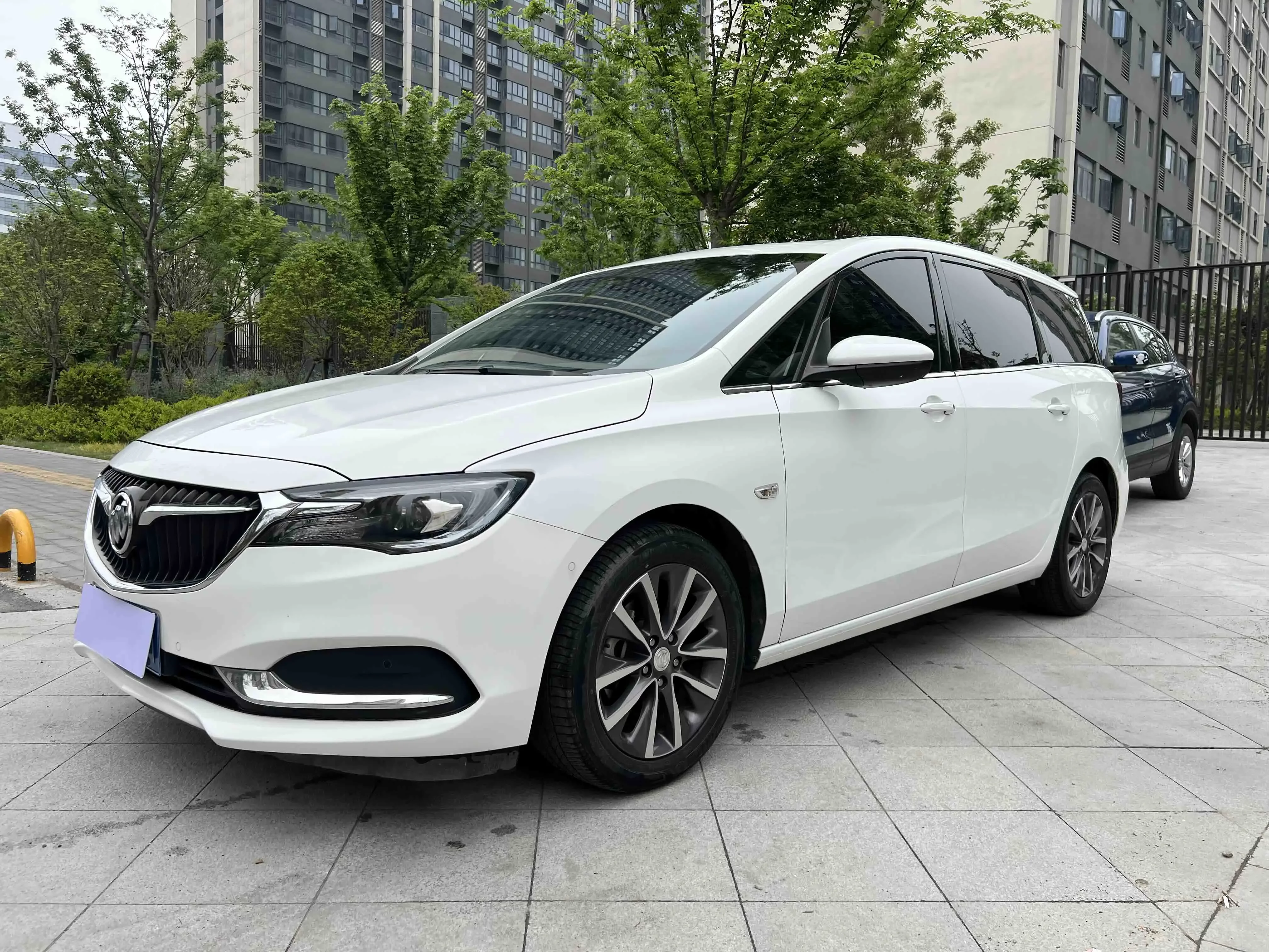 Buick GL6