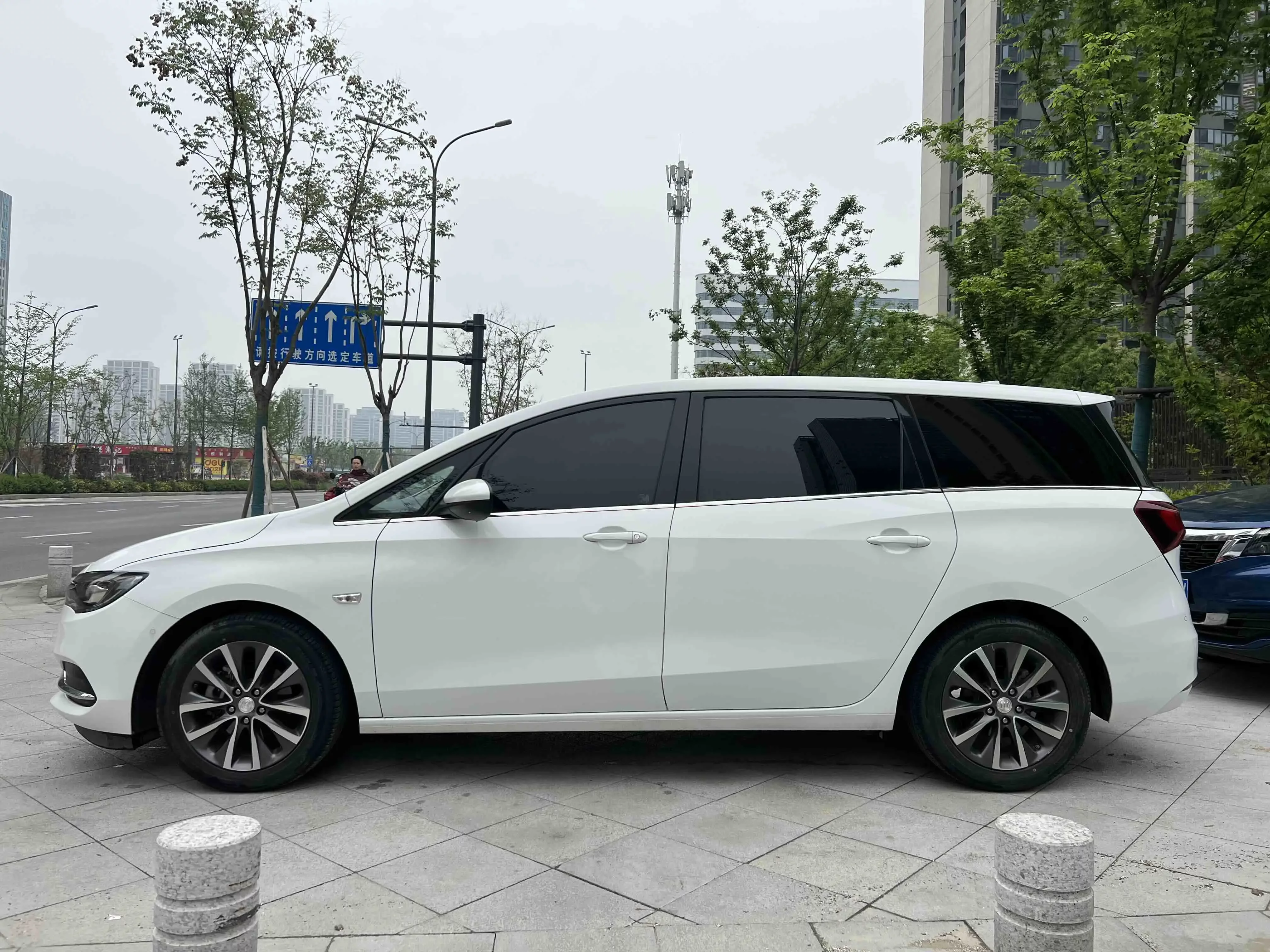 Buick GL6