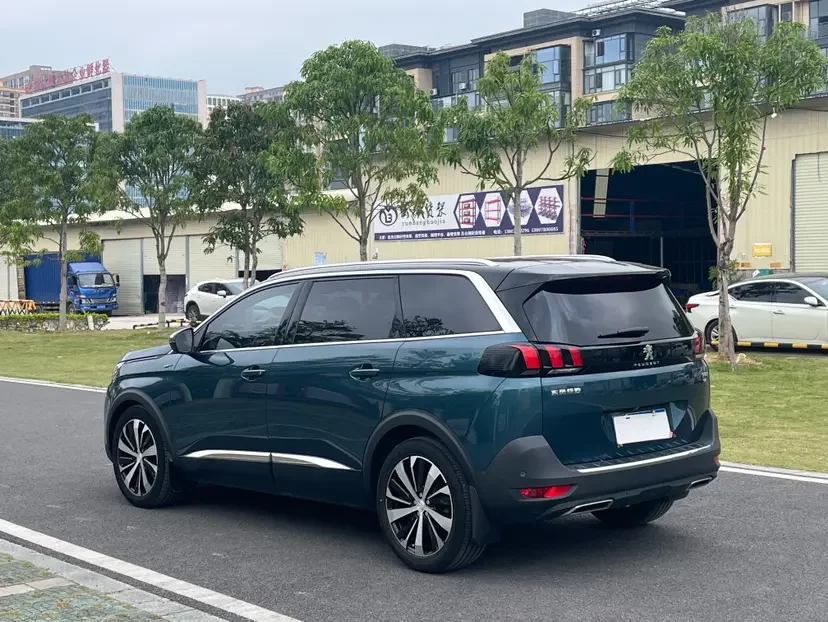Peugeot 5008