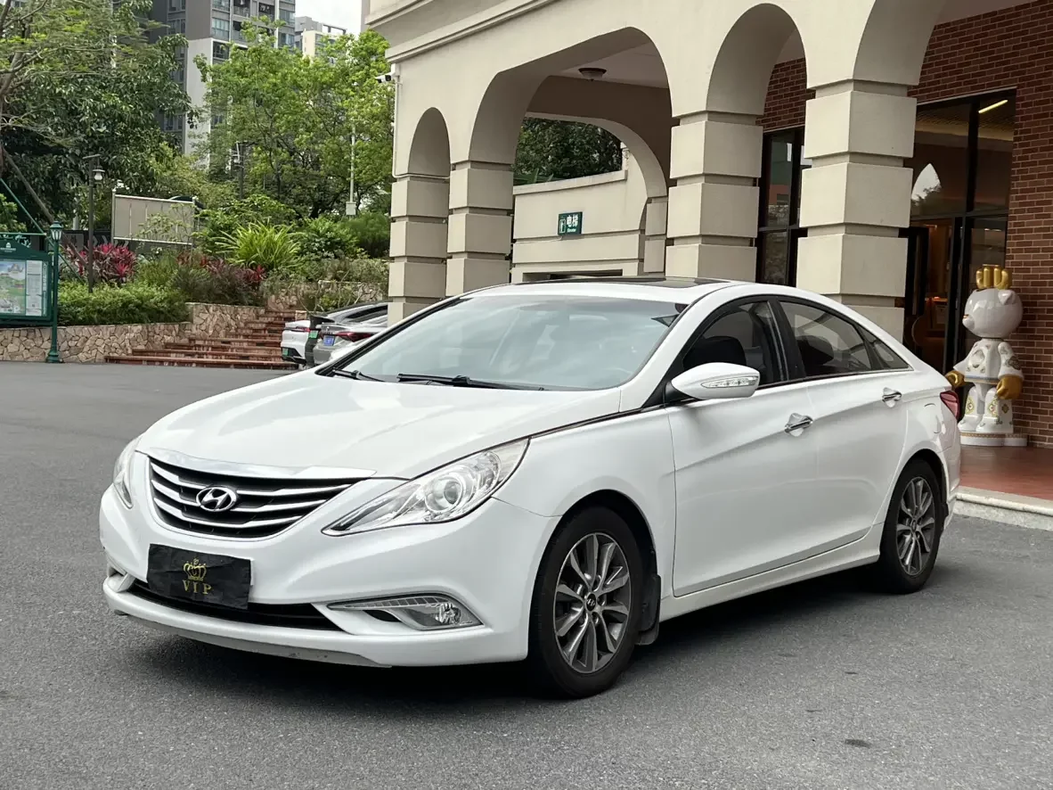 Hyundai sonata eight
