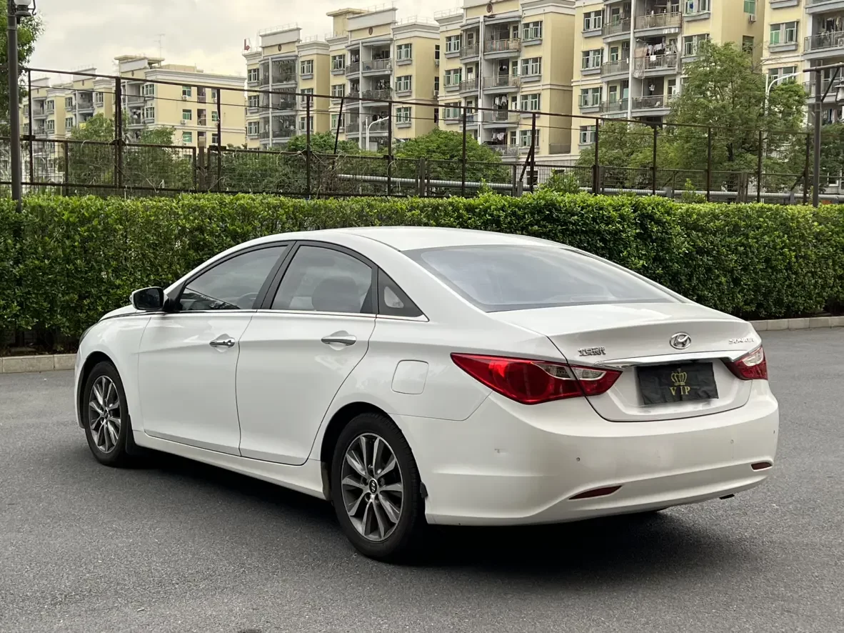 Hyundai sonata eight