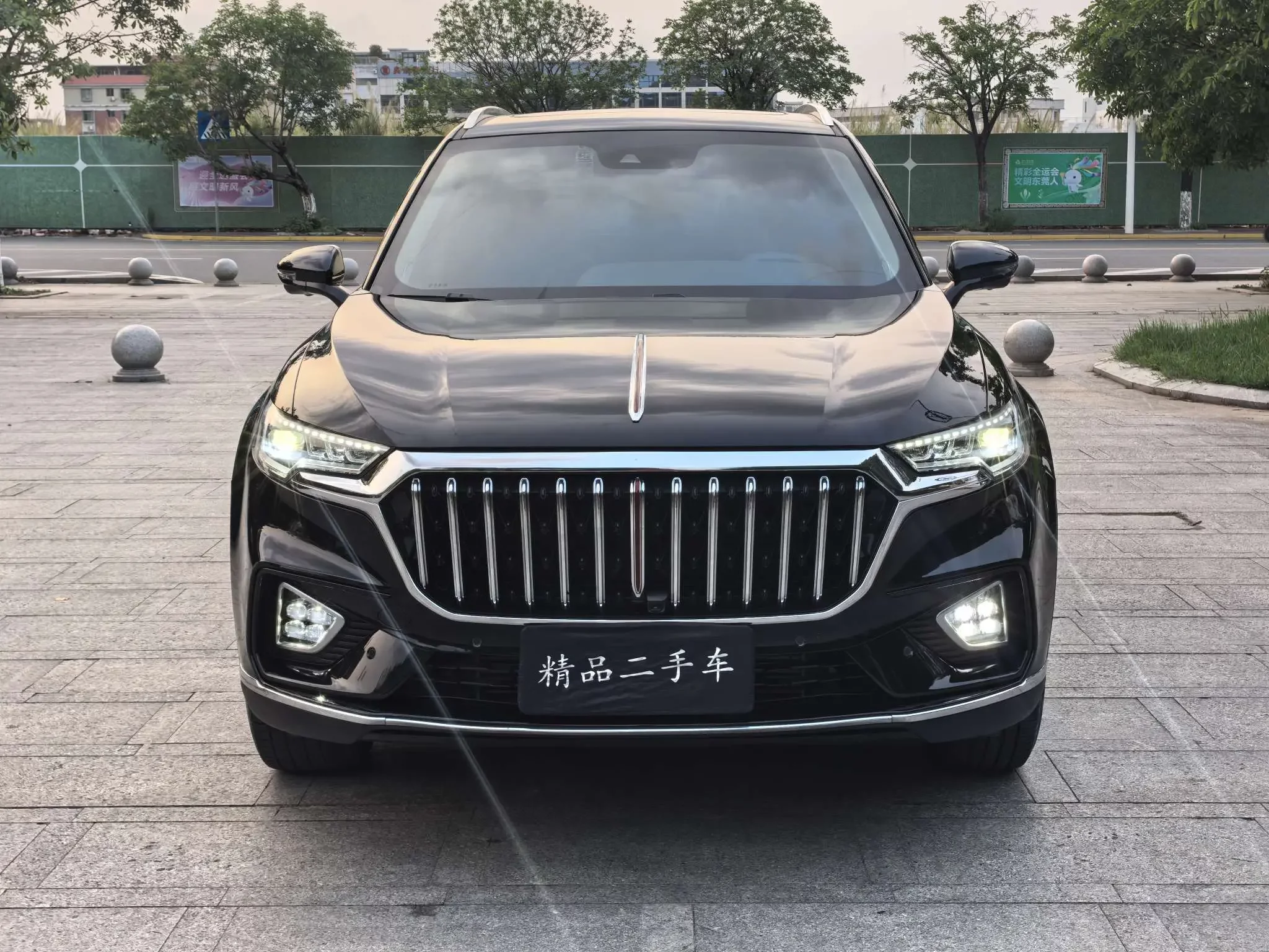 Hongqi HS5