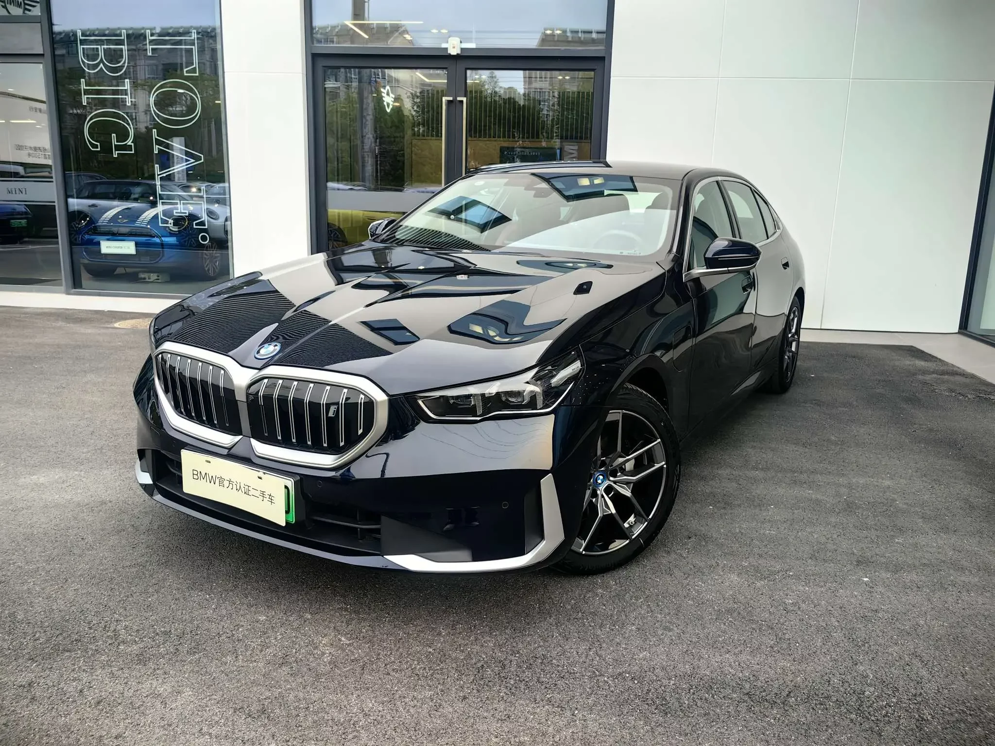BMW i5