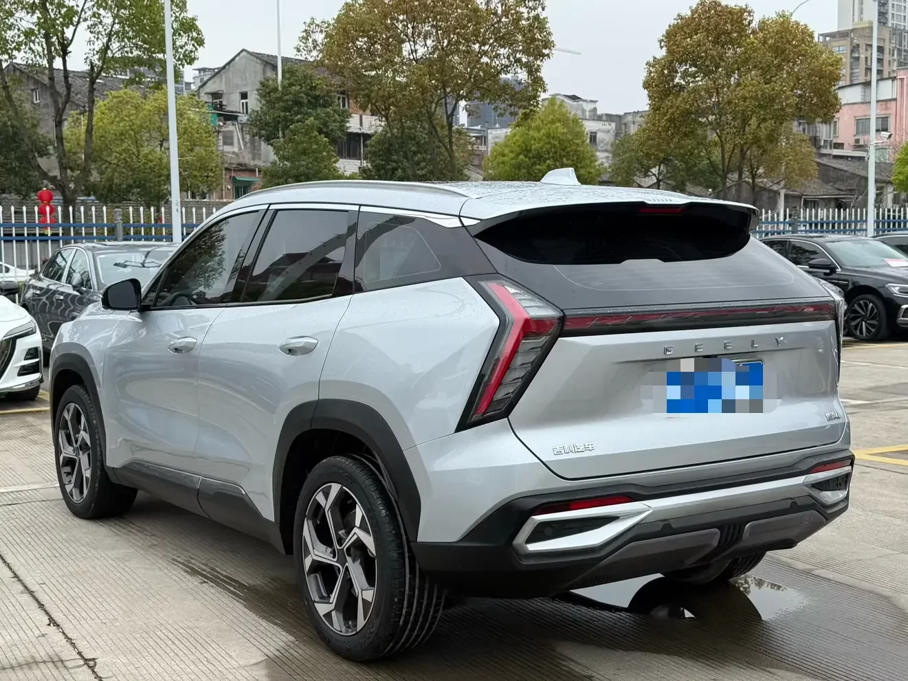 Geely Atlas L