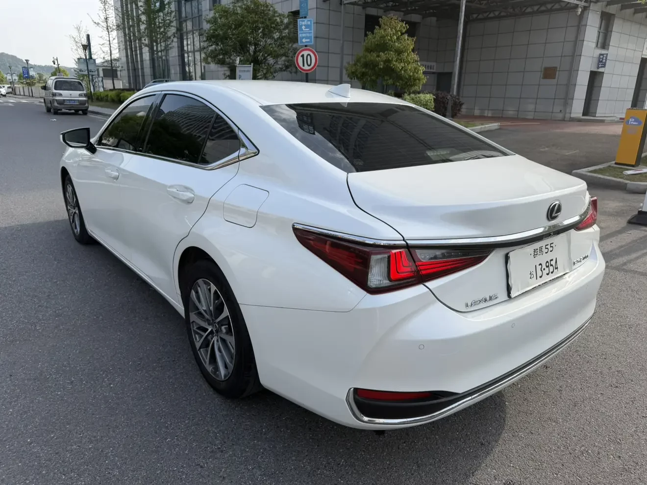 Lexus ES