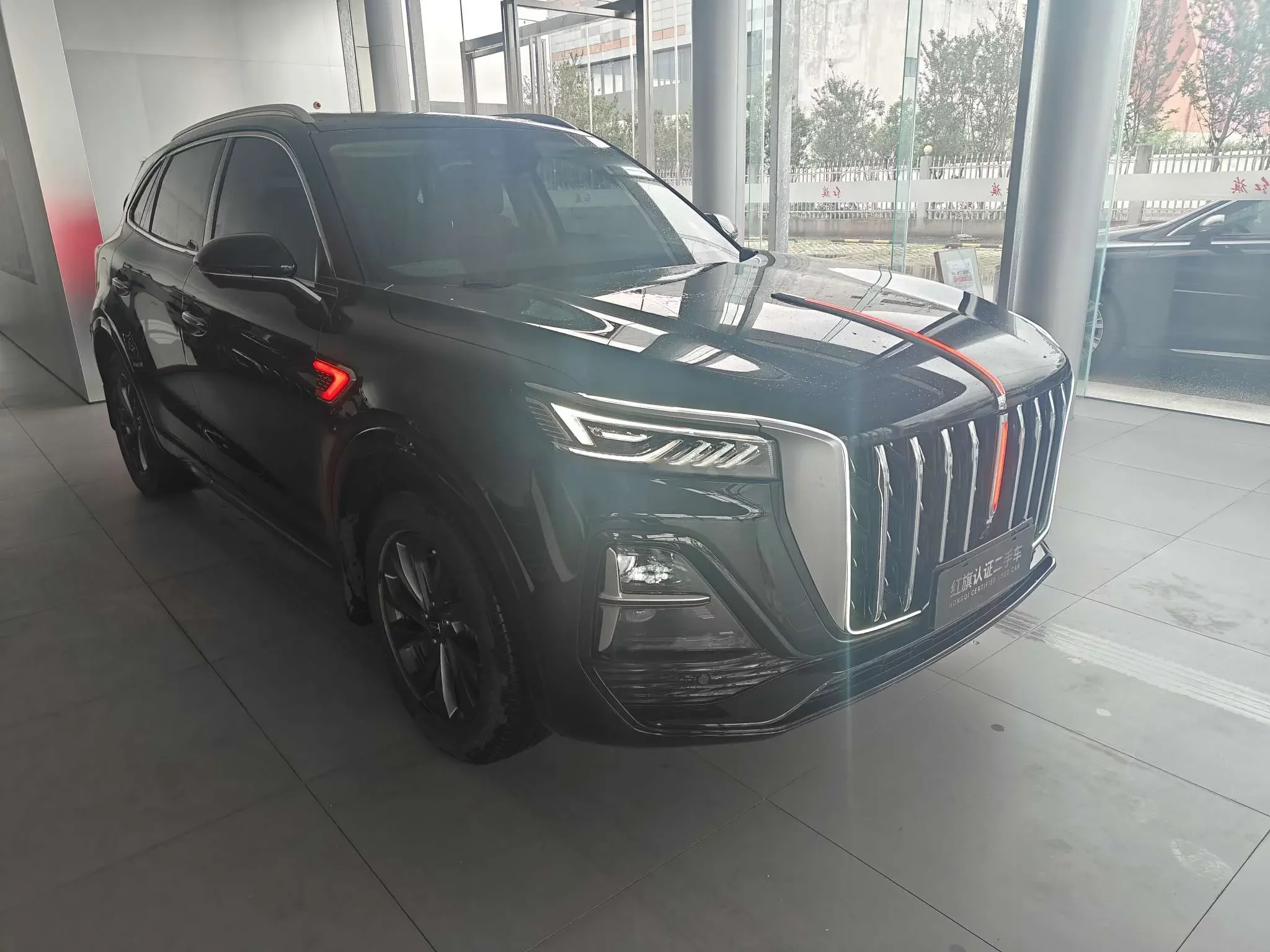 Hongqi HS5