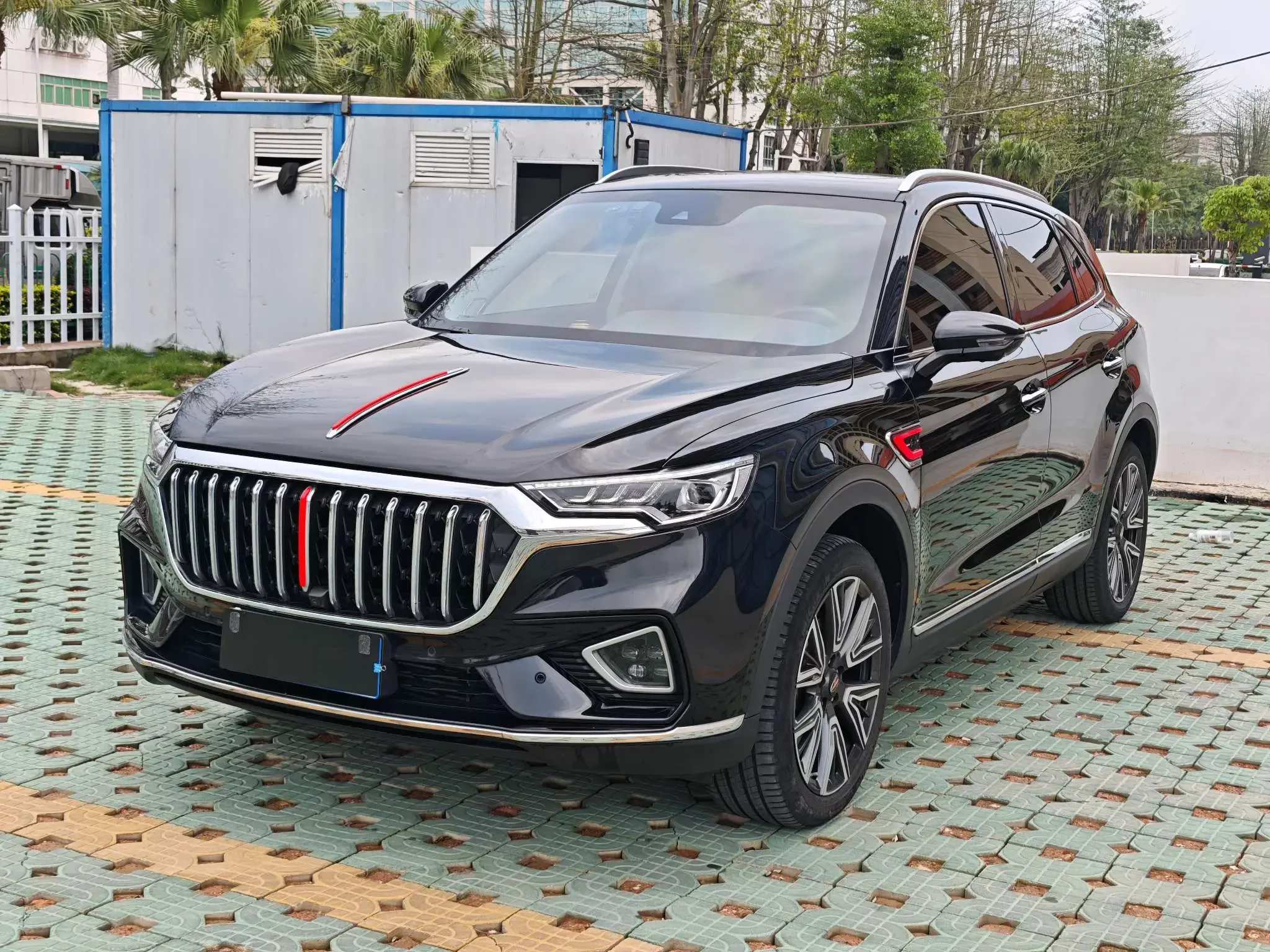Hongqi HS5
