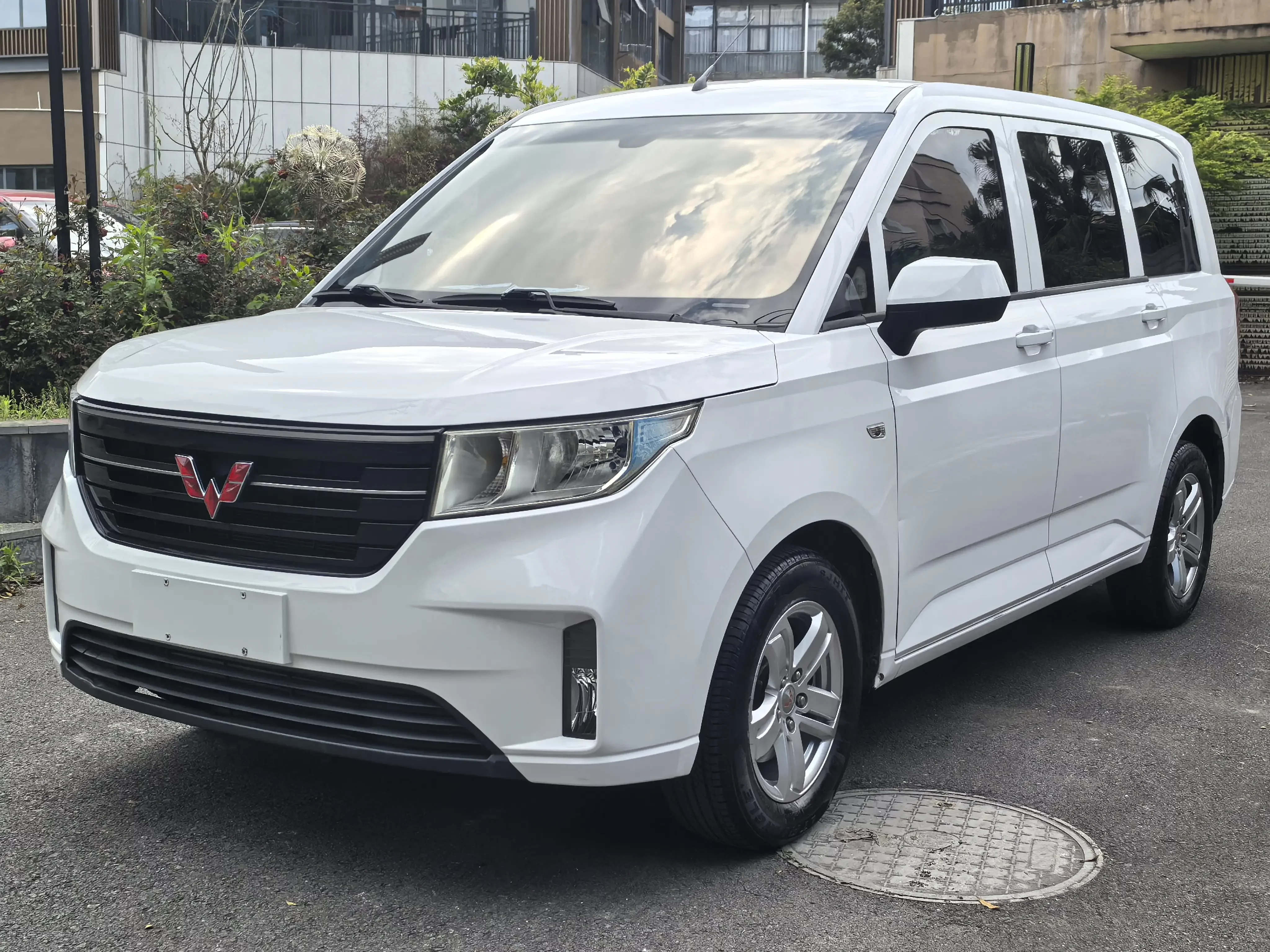 Wuling Hongguang PLUS