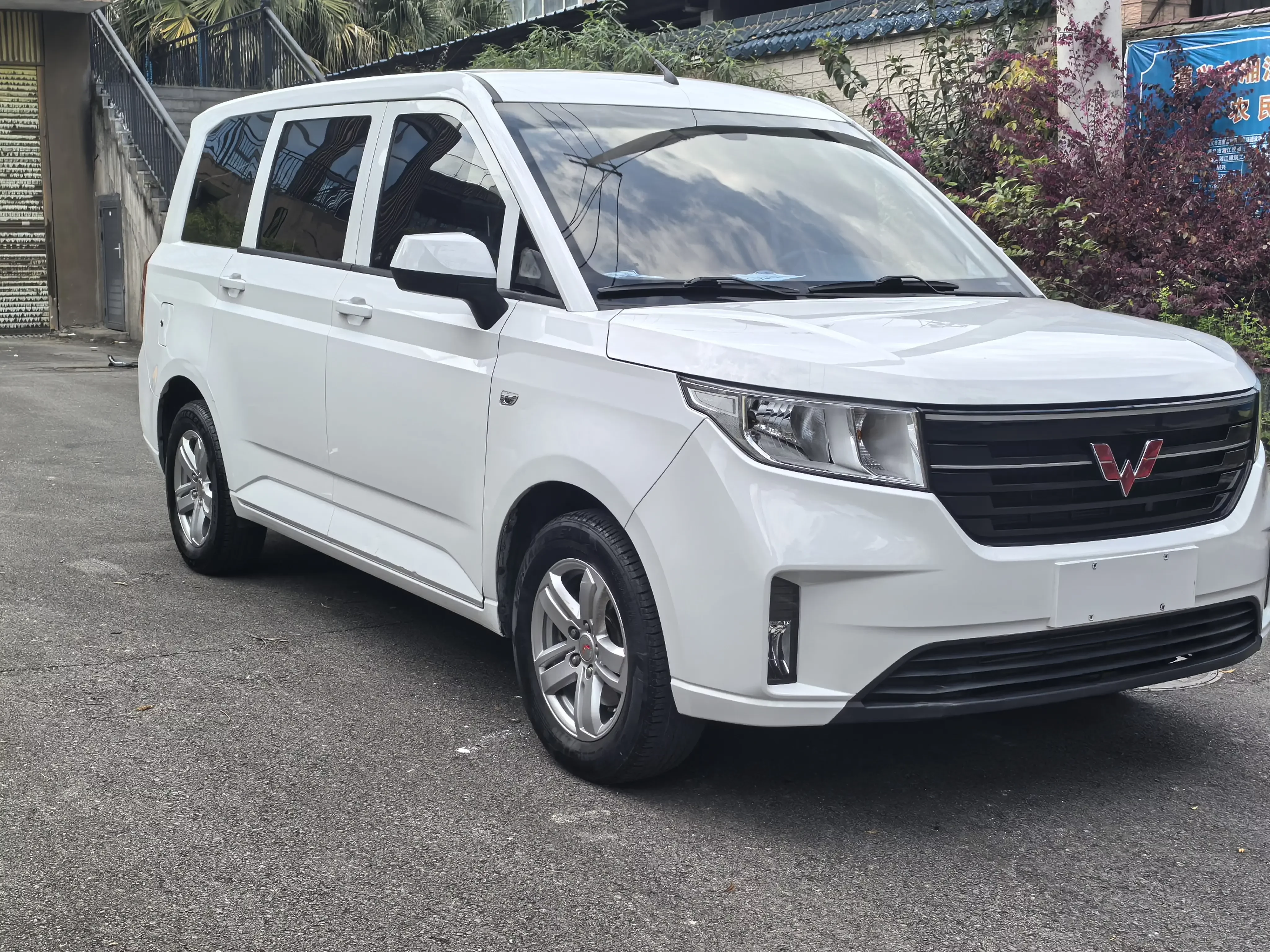 Wuling Hongguang PLUS
