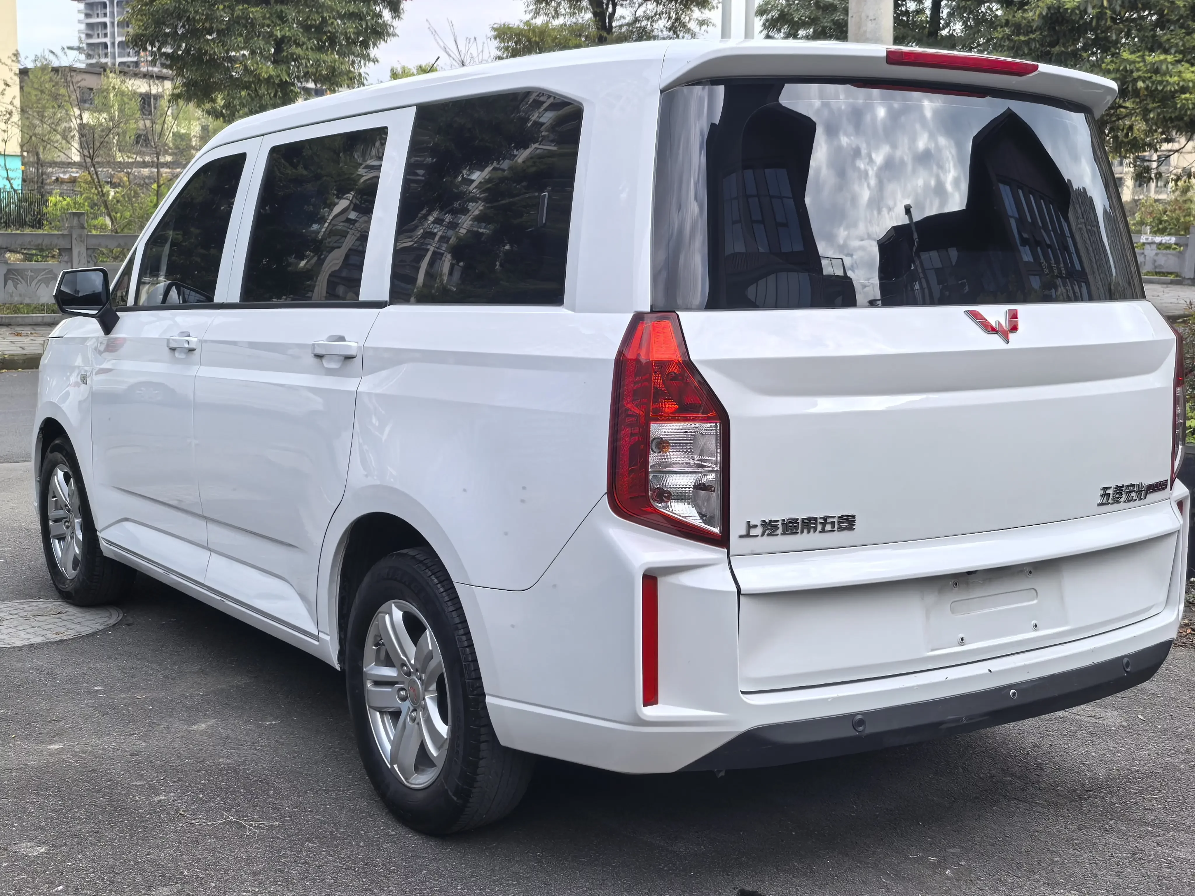 Wuling Hongguang PLUS
