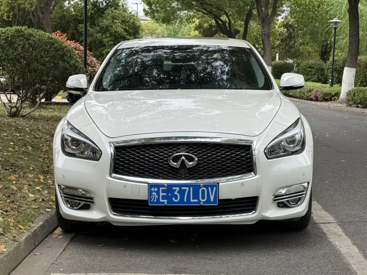 Infiniti Q70