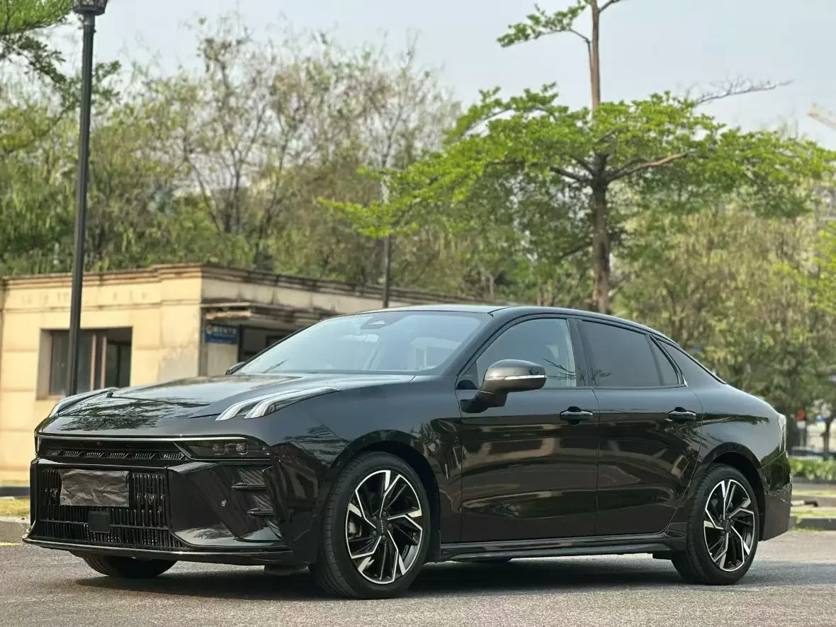 Lynk & Co 03