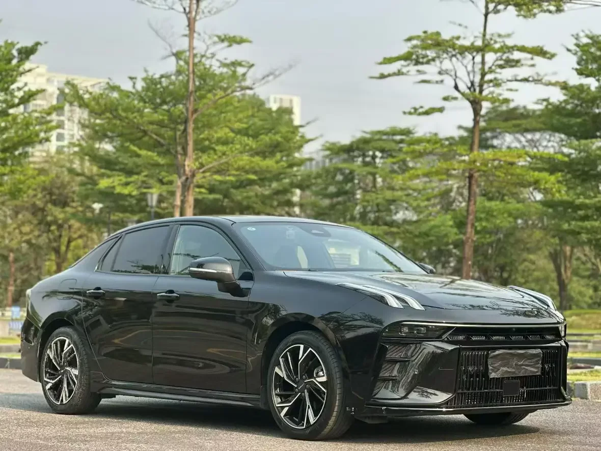 Lynk & Co 03